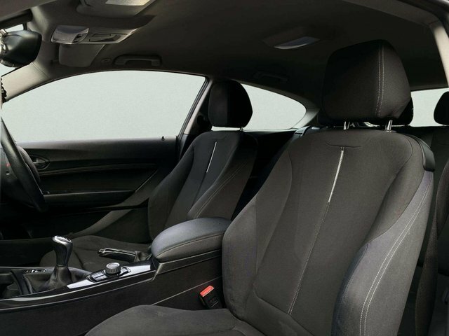 BMW 1 Series Hatchback Black #18
