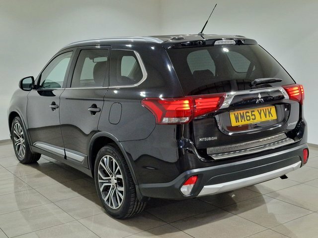 Mitsubishi Outlander Di-d Gx4 Suv Black #4