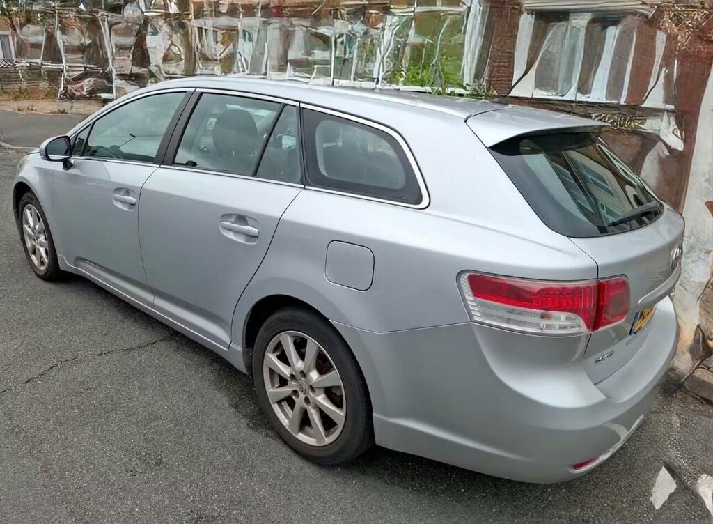 Toyota Avensis 2.0 D-4d Tr Tourer Euro 4 Silver #3