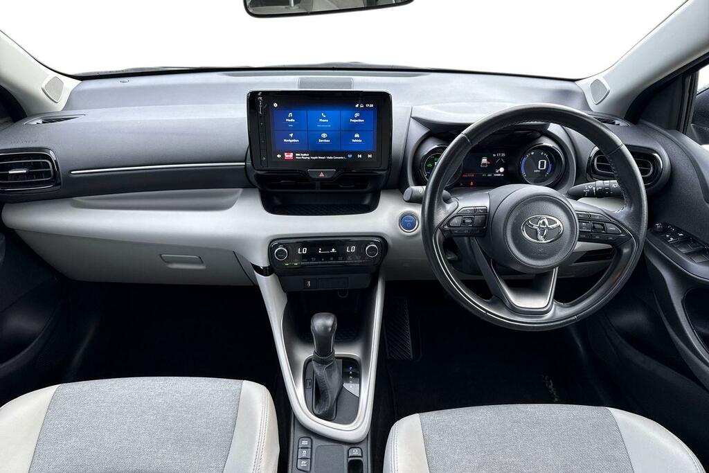 Toyota Yaris Dynamic White #12
