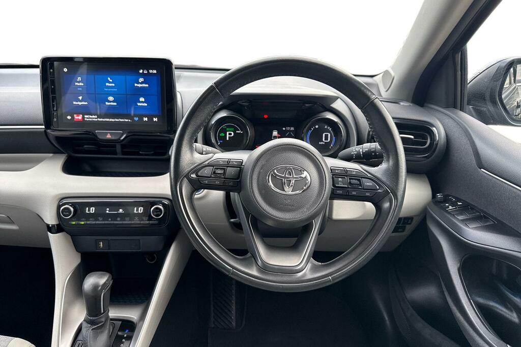 Toyota Yaris Dynamic White #11