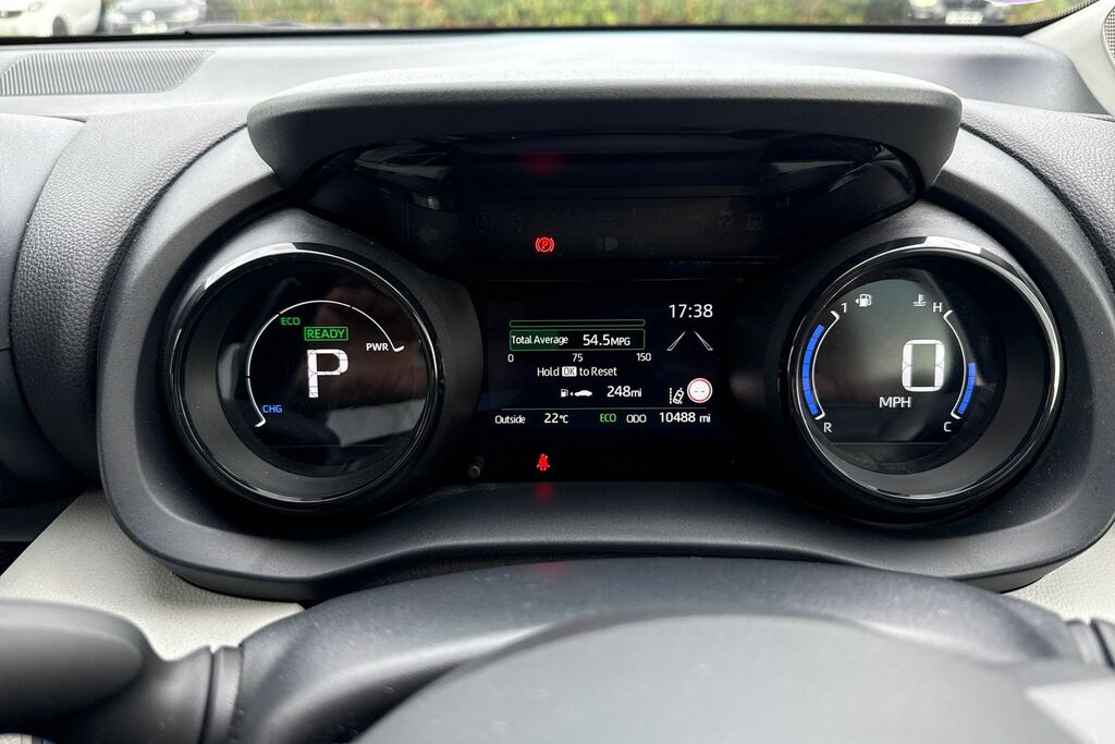 Toyota Yaris Dynamic White #20