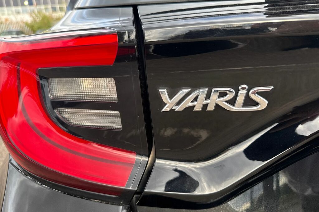 Toyota Yaris Dynamic White #36