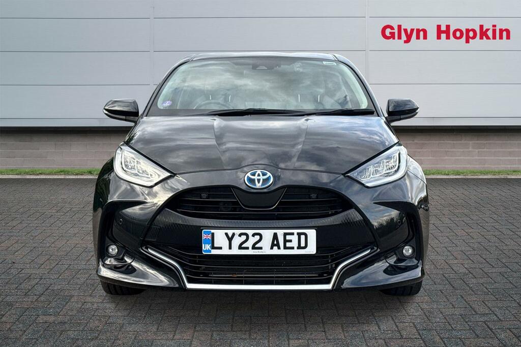 Toyota Yaris Dynamic White #8