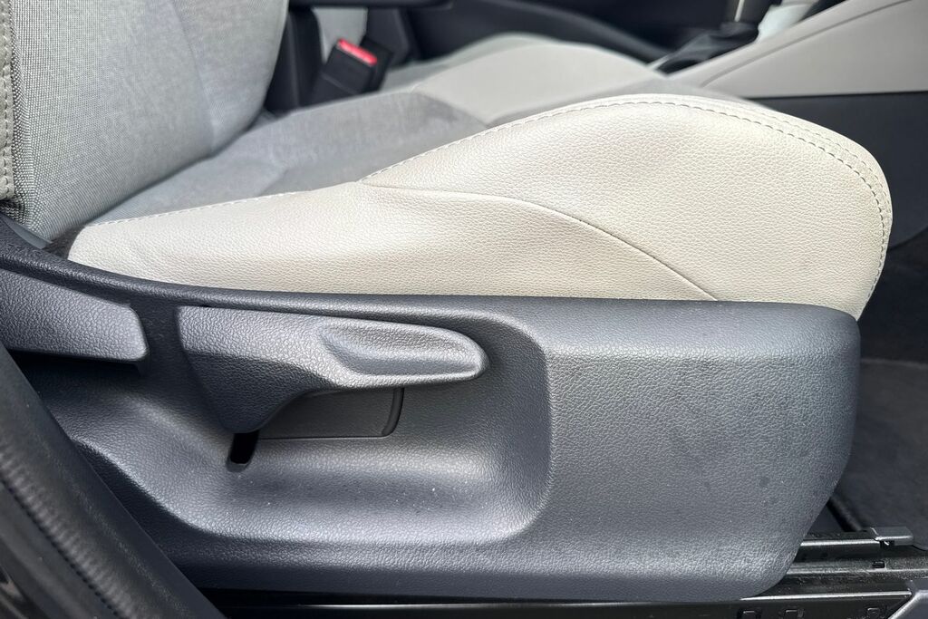 Toyota Yaris Dynamic White #38