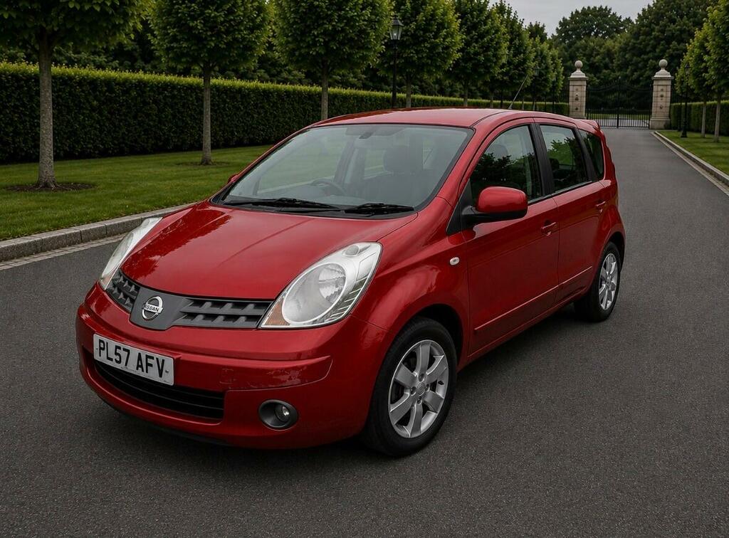 Nissan Note Tekna Red #4
