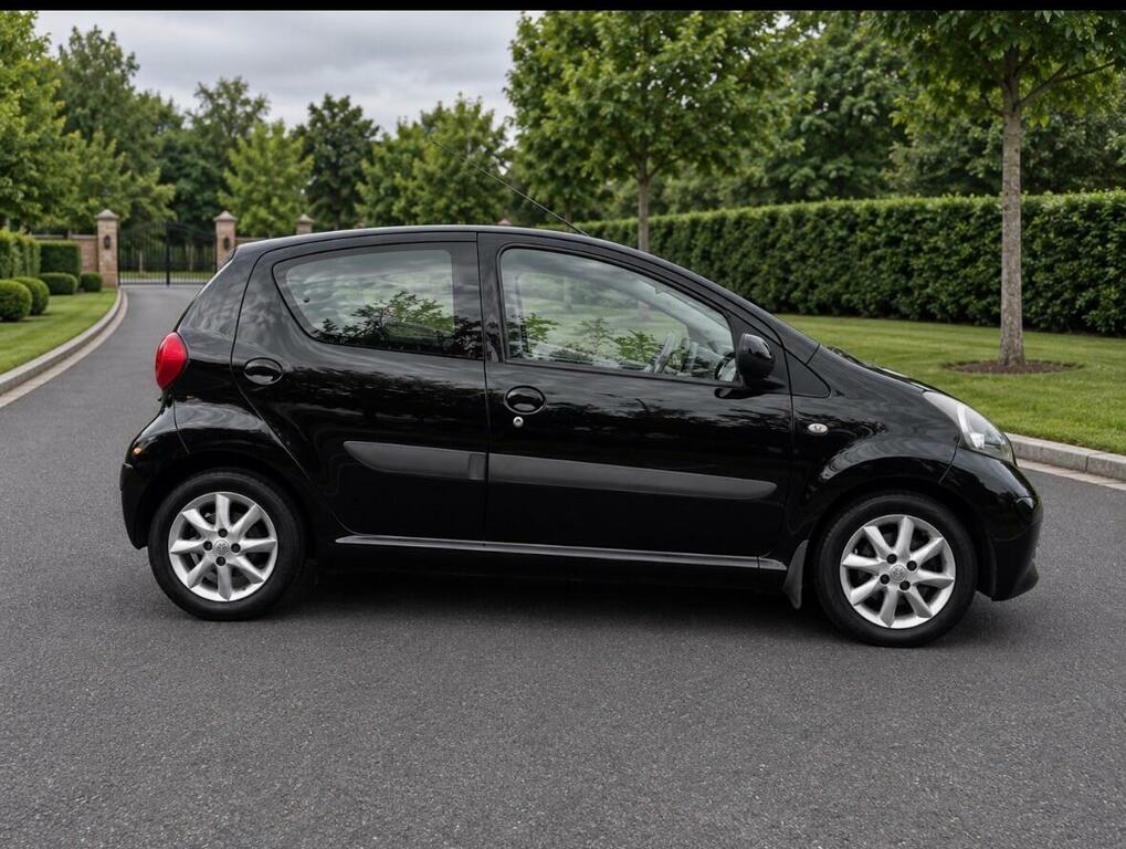 Toyota Aygo Black Black #2