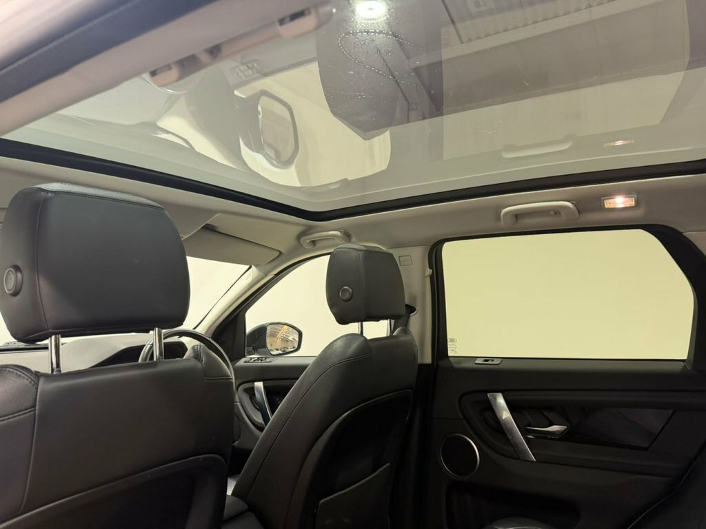 Land Rover Discovery Sport 2L Se White #5