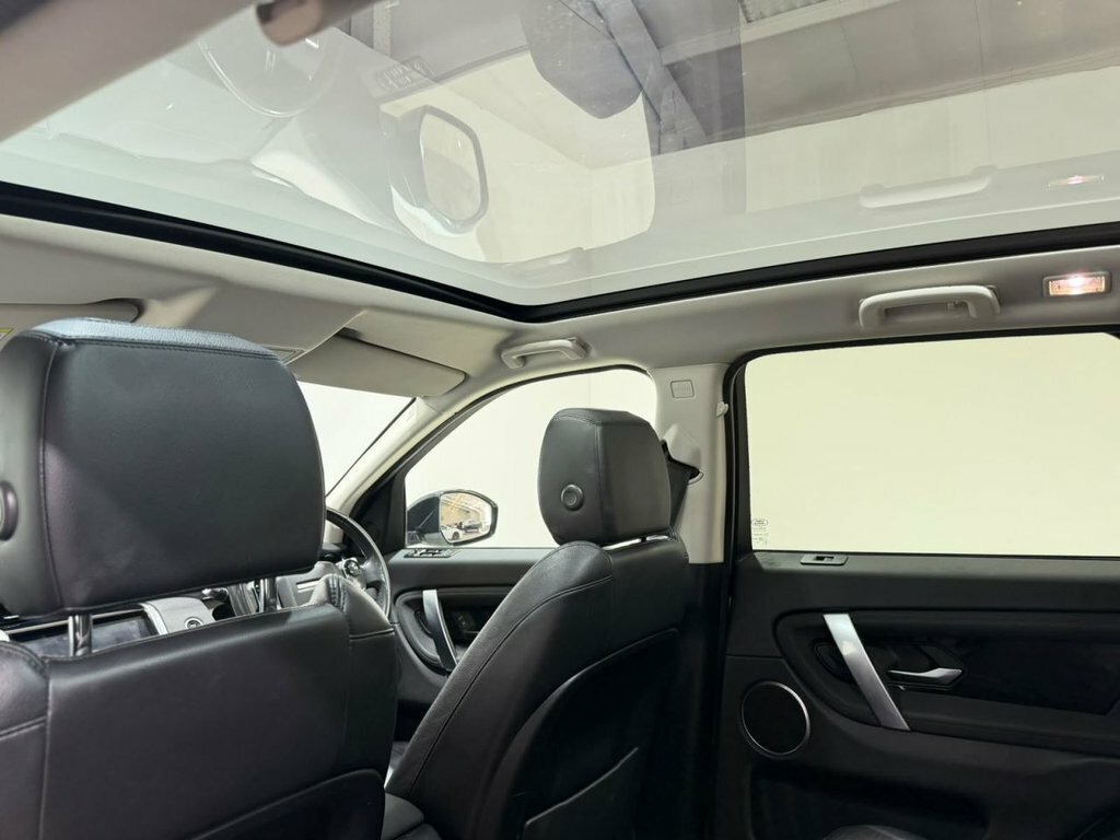 Land Rover Discovery Sport 2L Se White #5