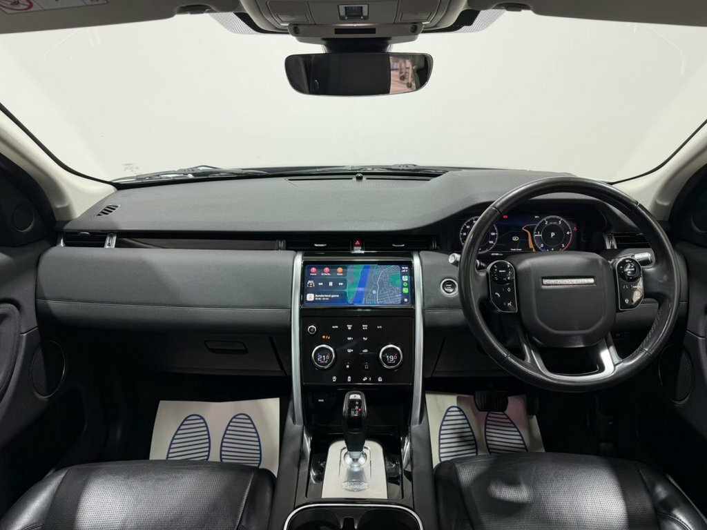 Land Rover Discovery Sport 2L Se White #4