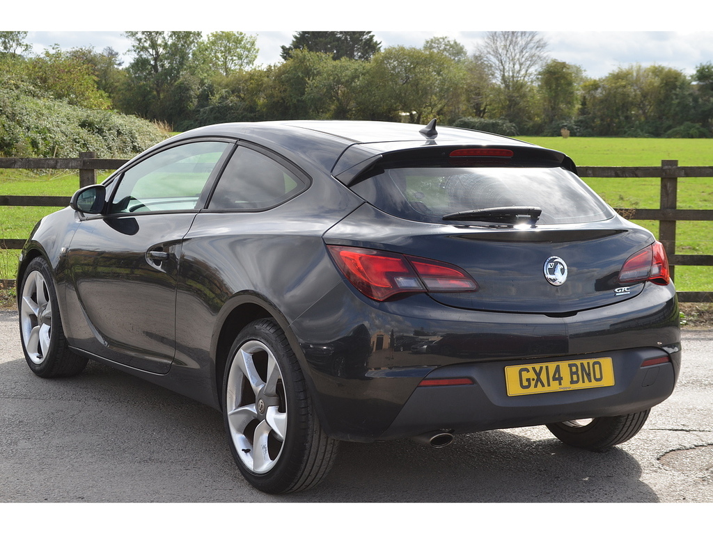 Vauxhall Astra GTC T Sport Black #6