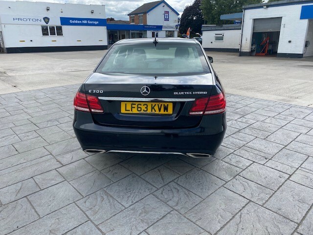Mercedes-Benz E Class Saloon 2.1 Black #3