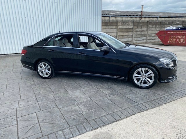 Mercedes-Benz E Class Saloon 2.1 Black #2