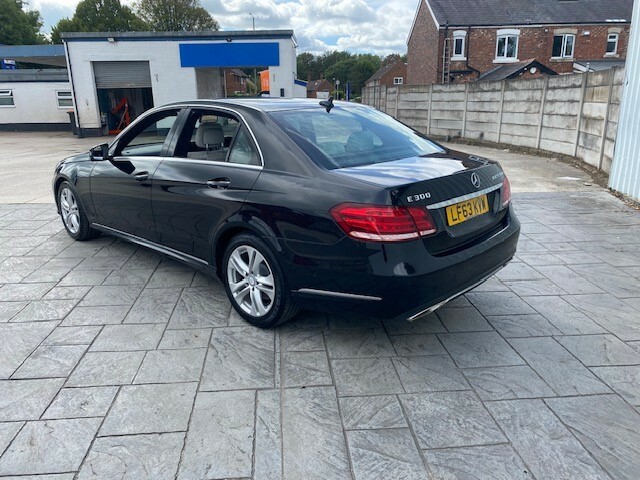 Mercedes-Benz E Class Saloon 2.1 Black #4
