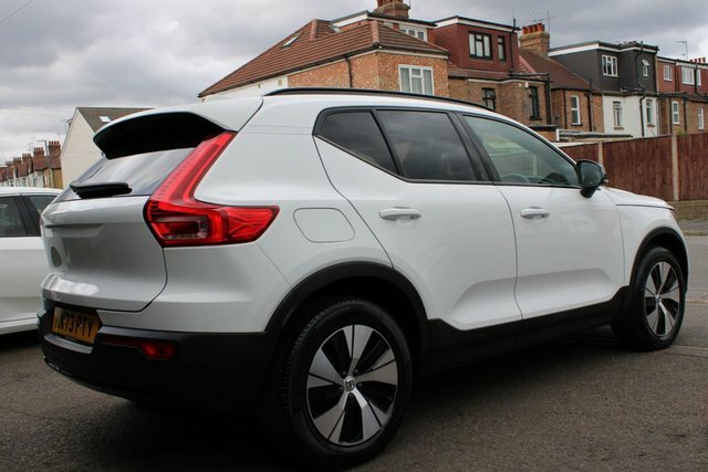 Volvo XC40 2023 1.5H T4 Recharge 10.7Kwh Plus Suv White #3
