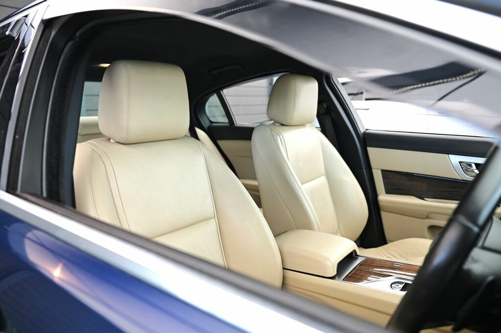 Jaguar XF  White #39