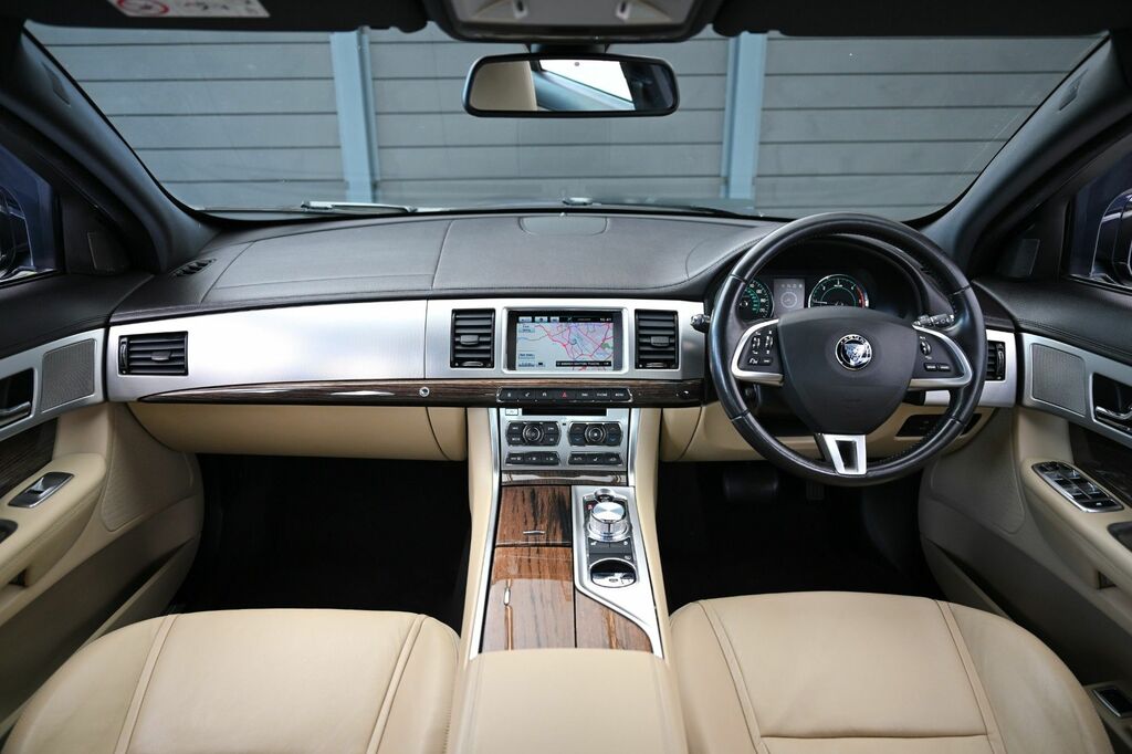 Jaguar XF  White #52
