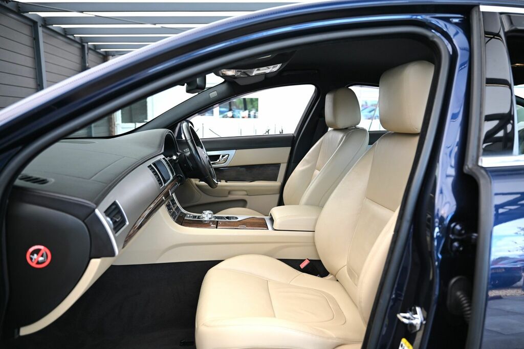 Jaguar XF  White #37
