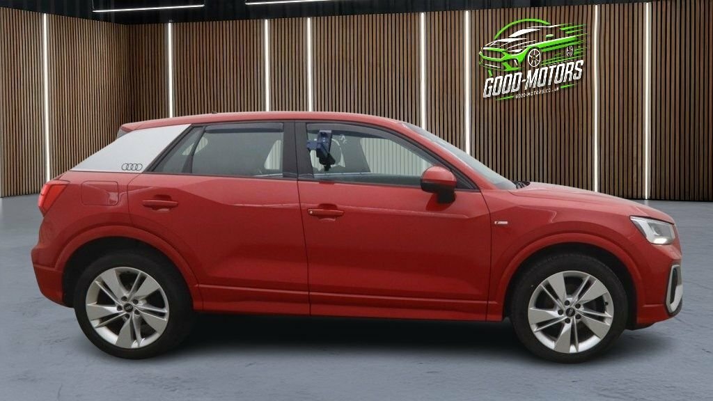 Audi Q2 1L S Line CA70UHW Red #3