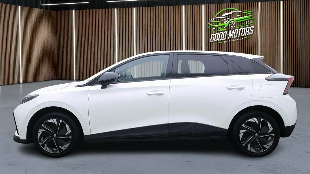 MG 1100 Hatchback White #2