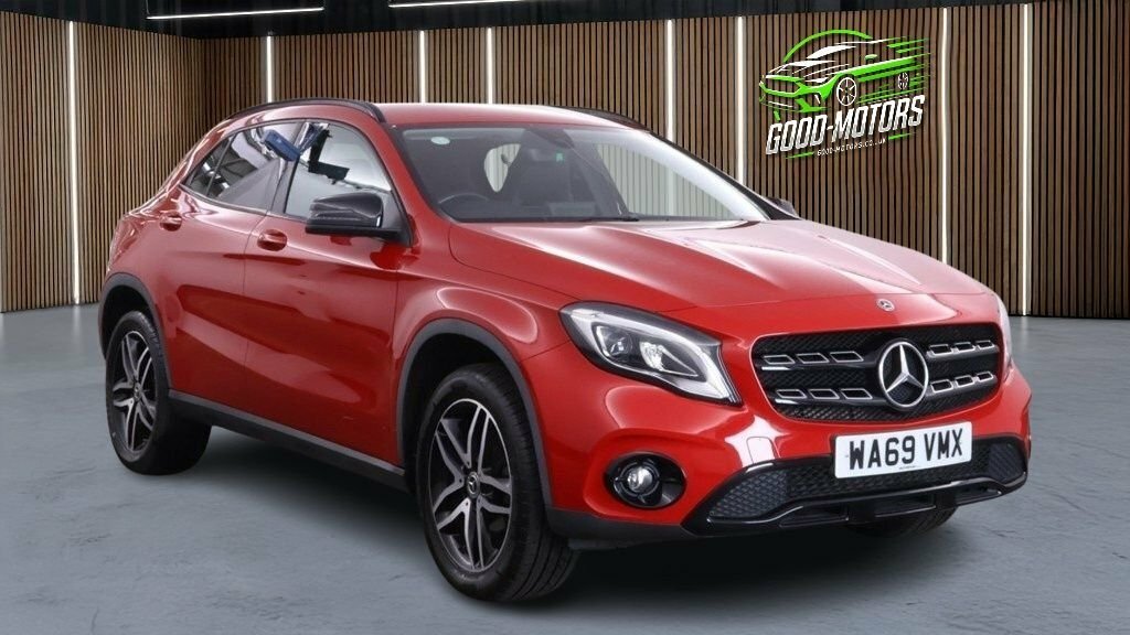 Mercedes-Benz GLA Class 1.6L Urban Edition Red #2