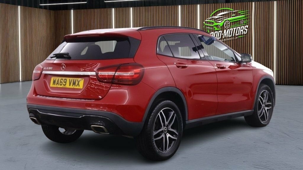 Mercedes-Benz GLA Class 1.6L Urban Edition Red #3