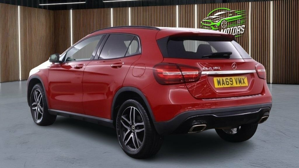 Mercedes-Benz GLA Class 1.6L Urban Edition Red #4