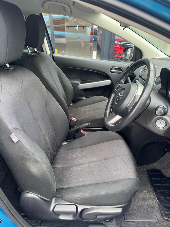 Mazda 2 Sport Venture Edition Red #7