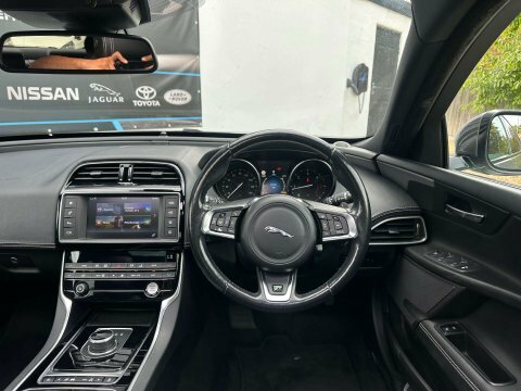 Jaguar XE Saloon Silver #40