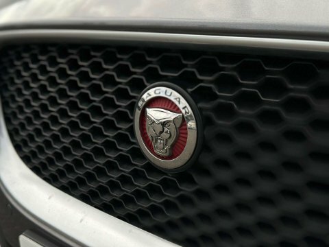 Jaguar XE Saloon Silver #11