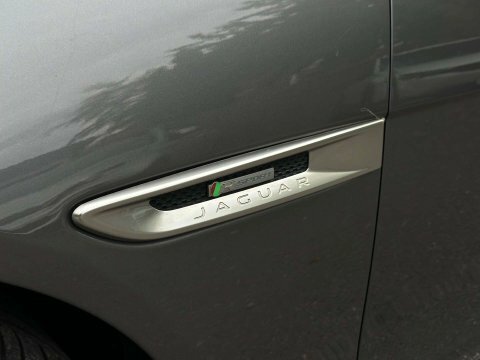 Jaguar XE Saloon Silver #10