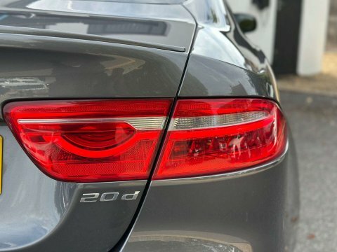 Jaguar XE Saloon Silver #17