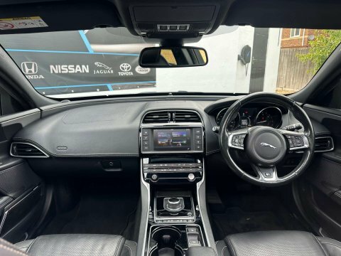 Jaguar XE Saloon Silver #36