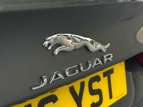 Jaguar XE Saloon Silver #25