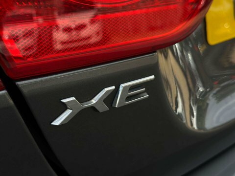 Jaguar XE Saloon Silver #23