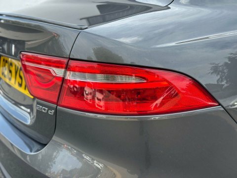 Jaguar XE Saloon Silver #18