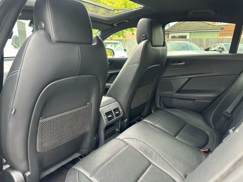 Jaguar XE Saloon Silver #35