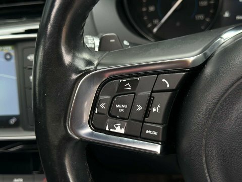 Jaguar XE Saloon Silver #68