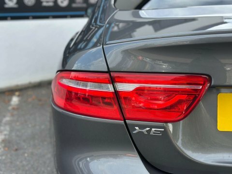 Jaguar XE Saloon Silver #20