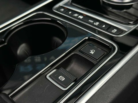 Jaguar XE Saloon Silver #54