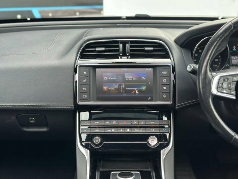 Jaguar XE Saloon Silver #37
