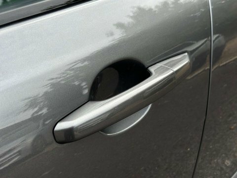 Jaguar XE Saloon Silver #9