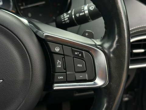 Jaguar XE Saloon Silver #69
