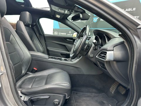 Jaguar XE Saloon Silver #28