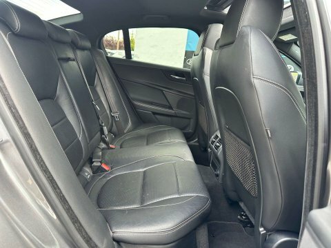 Jaguar XE Saloon Silver #31