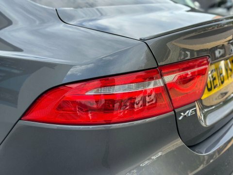 Jaguar XE Saloon Silver #21