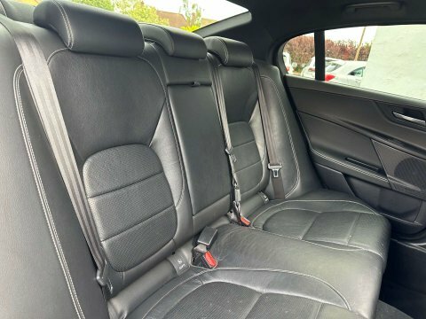 Jaguar XE Saloon Silver #30