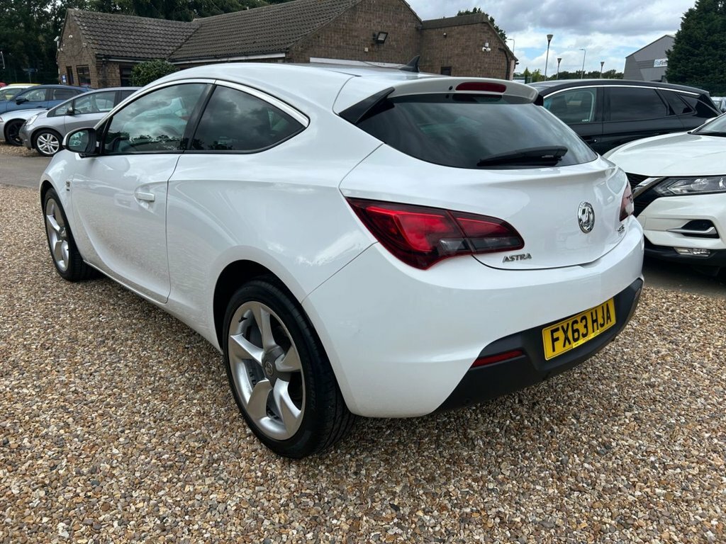 Vauxhall Astra GTC 1.4T 16V Sri Coupe Euro 5 S S White #4