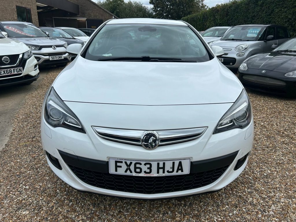 Vauxhall Astra GTC 1.4T 16V Sri Coupe Euro 5 S S White #2