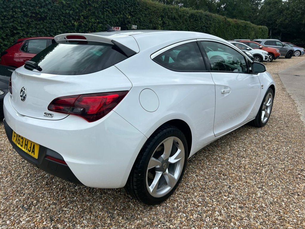 Vauxhall Astra GTC 1.4T 16V Sri Coupe Euro 5 S S White #5